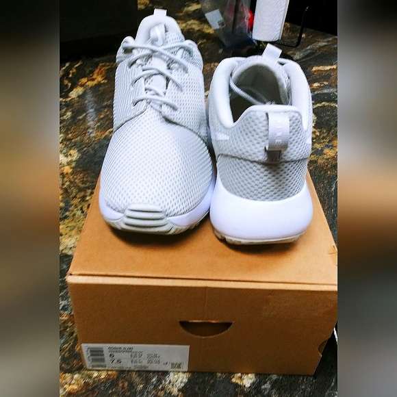 New in box 2025 Nike Roshe 2 Spikeless Golf Shoes 6 in mens/7.5 in wmn NWOT - Picture 4 of 9